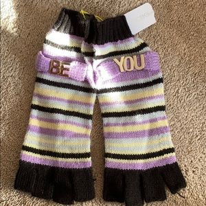 BCBG FINGERLESS GLOVES